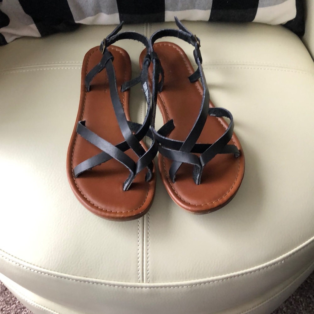 Black strappy sandals 🖤